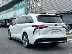 2021 Toyota Sienna 2.5L Hybrid Platinum — фото 3