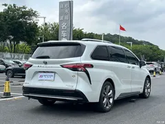 2021 Toyota Sienna 2.5L Hybrid Platinum — фото 5