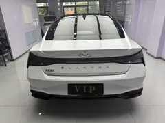 2022 Hyundai Elantra 1.5L CVT LUX Premium, белый — фото 3