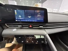 2022 Hyundai Elantra 1.5L CVT LUX Premium, белый — фото 12