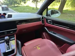 2022 Porsche Cayenne Coupe 3.0T Platinum, белый — фото 4