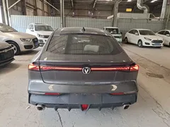 2022 Changan UNI-V 1.5T — фото 6