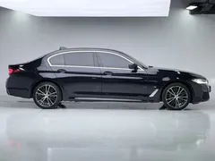 2021 BMW 5 Series 530Li Leading M Sport Package, чёрный — фото 16