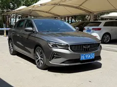 2022 Geely Emgrand 4 1.5L CVT — фото 3