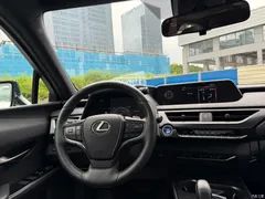 2020 Lexus UX 300e EV, белый — фото 7