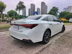 2023 Toyota Avalon Hybrid 2.5L Luxury — фото 5