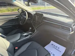 2021 Toyota Camry 2.5G Luxury — фото 6
