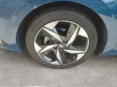 2022 Hyundai Elantra 240TGDi DCT LUX Premium, синий — фото 23