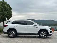 2022 Volkswagen Tayron 330TSI 2WD Plus, белый — фото 4