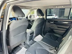 2022 Toyota Highlander Hybrid 2.5L 4WD Premium 7-seater — фото 10