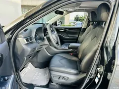 2022 Toyota Highlander Hybrid 2.5L 4WD Premium 7-seater — фото 11