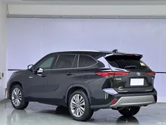 2022 Toyota Highlander Hybrid 2.5L 4WD Supreme 7-seater — фото 4