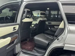 2023 Toyota Sequoia 3.5T US standard — фото 7