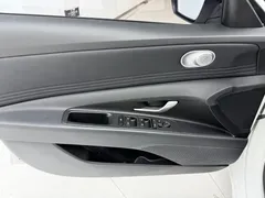 2022 Hyundai Elantra 1.5L CVT 20, белый — фото 11