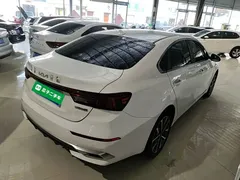 2021 Kia Cerato 1.5L CVT Fashion, белый — фото 7