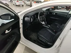 2021 Kia Cerato 1.5L CVT Fashion, белый — фото 16