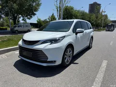 2021 Toyota Sienna 2.5L Hybrid Premium — фото 1