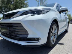2021 Toyota Sienna 2.5L Hybrid Premium — фото 4
