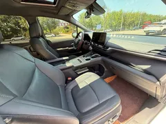 2021 Toyota Sienna 2.5L Hybrid Premium — фото 13