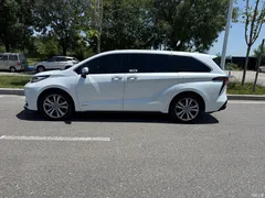2021 Toyota Sienna 2.5L Hybrid Premium — фото 16