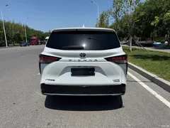 2021 Toyota Sienna 2.5L Hybrid Premium — фото 18