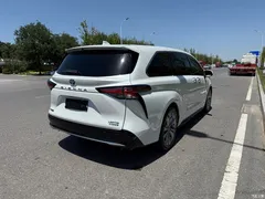 2021 Toyota Sienna 2.5L Hybrid Premium — фото 20