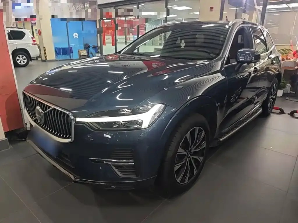 2023 Volvo XC60 4WD Luxury