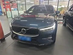 2023 Volvo XC60 4WD Luxury, синий — фото 3