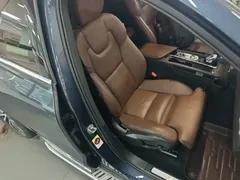 2023 Volvo XC60 4WD Luxury, синий — фото 25