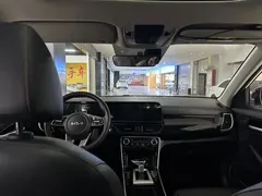 2023 Kia Seltos 1.5L CVT Luxury, белый — фото 6
