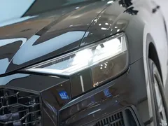 2021 Audi Q8 55 TFSI luxury dynamic model — фото 7