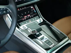 2021 Audi Q8 55 TFSI luxury dynamic model — фото 15