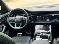 2022 Audi Q8 55 TFSI exclusive dynamic model — фото 5