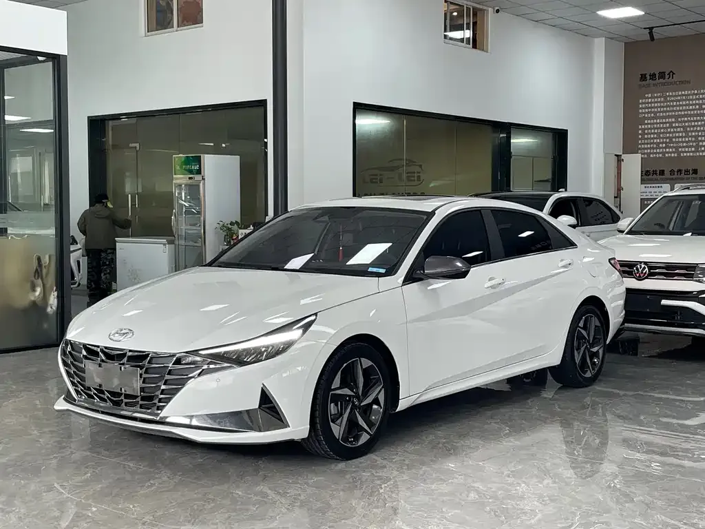 2022 Hyundai Elantra 1.5L CVT LUX Premium