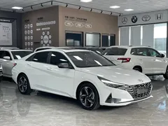 2022 Hyundai Elantra 1.5L CVT LUX Premium, белый — фото 3