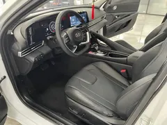 2022 Hyundai Elantra 1.5L CVT LUX Premium, белый — фото 5