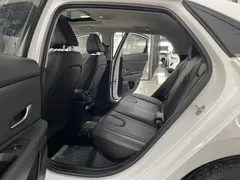 2022 Hyundai Elantra 1.5L CVT LUX Premium, белый — фото 6
