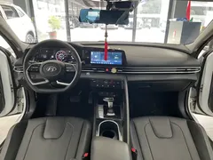 2022 Hyundai Elantra 1.5L CVT LUX Premium, белый — фото 8