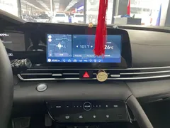 2022 Hyundai Elantra 1.5L CVT LUX Premium, белый — фото 10