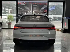 2022 Hyundai Elantra 1.5L CVT LUX Premium, белый — фото 16