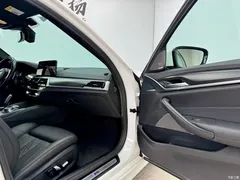 2021 BMW 5 Series Imported 530i M Sports Package — фото 13