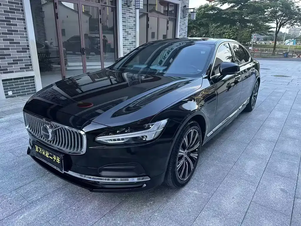 2022 Volvo S90