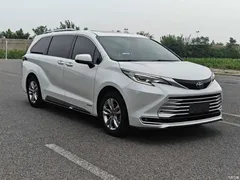 2023 Toyota Sienna 2.5L Hybrid Platinum — фото 3