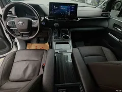 2023 Toyota Sienna 2.5L Hybrid Platinum — фото 5