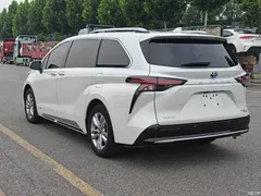 2023 Toyota Sienna 2.5L Hybrid Platinum — фото 6