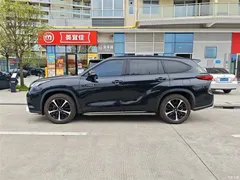 2022 Toyota Crown Kluger 2.5L HEV 4WD Luxury — фото 3