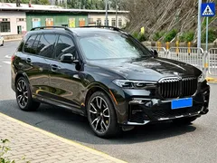 2022 BMW X7 xDrive40i Premium M Sport Package, чёрный — фото 3