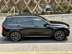 2022 BMW X7 xDrive40i Premium M Sport Package, чёрный — фото 4