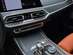2022 BMW X7 xDrive40i Premium M Sport Package, чёрный — фото 13