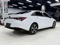 2022 Hyundai Elantra 1.5L CVT LUX Premium, белый — фото 5
